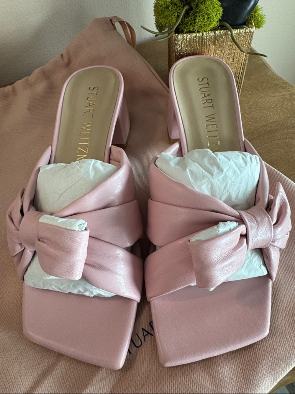 NIB Stuart Weitzman Baby Pink Leather Bow Slides